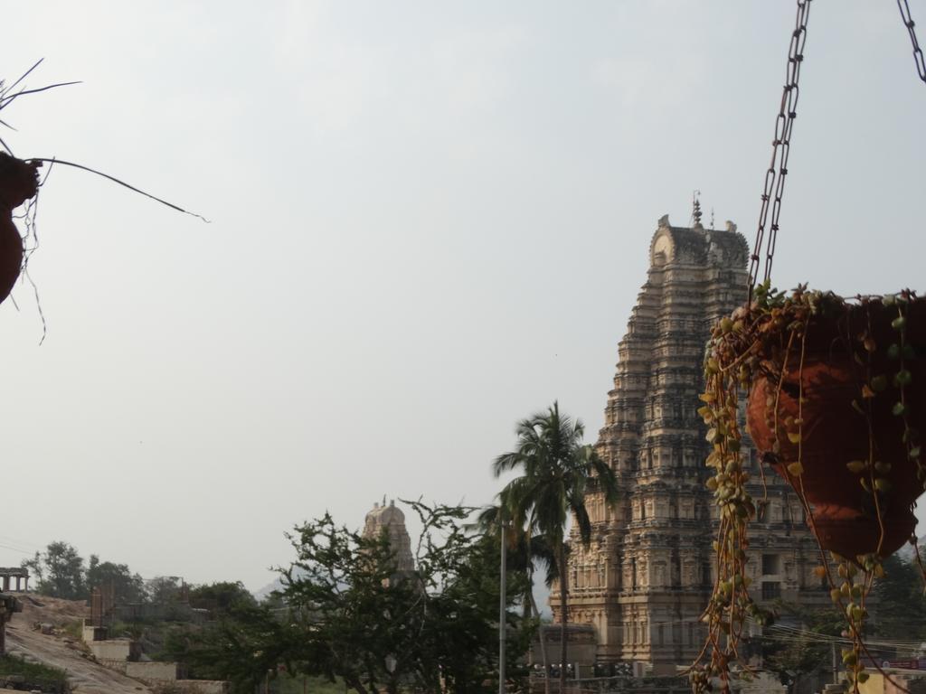 Padmaa Hampi Villa Luaran gambar