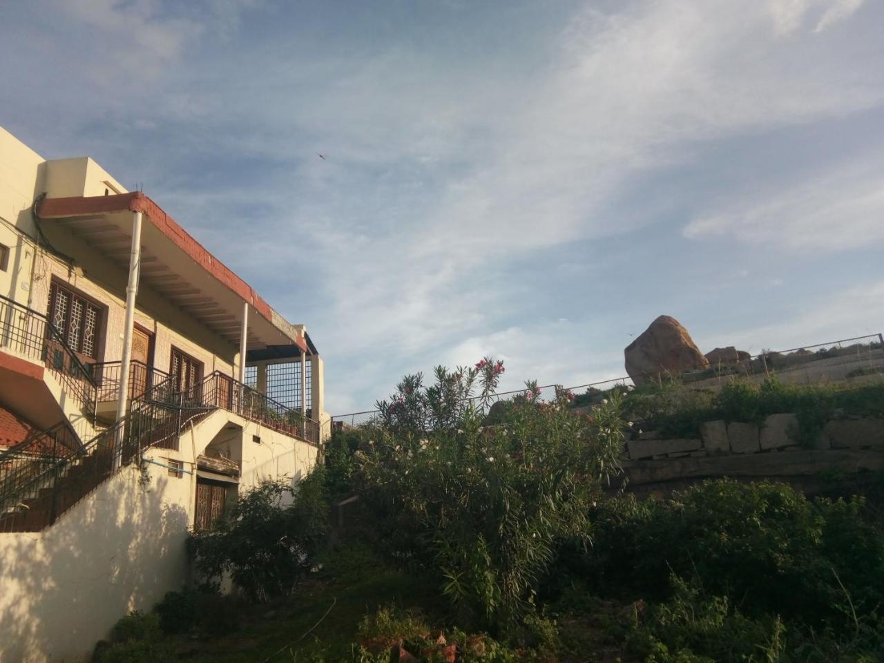 Padmaa Hampi Villa Luaran gambar
