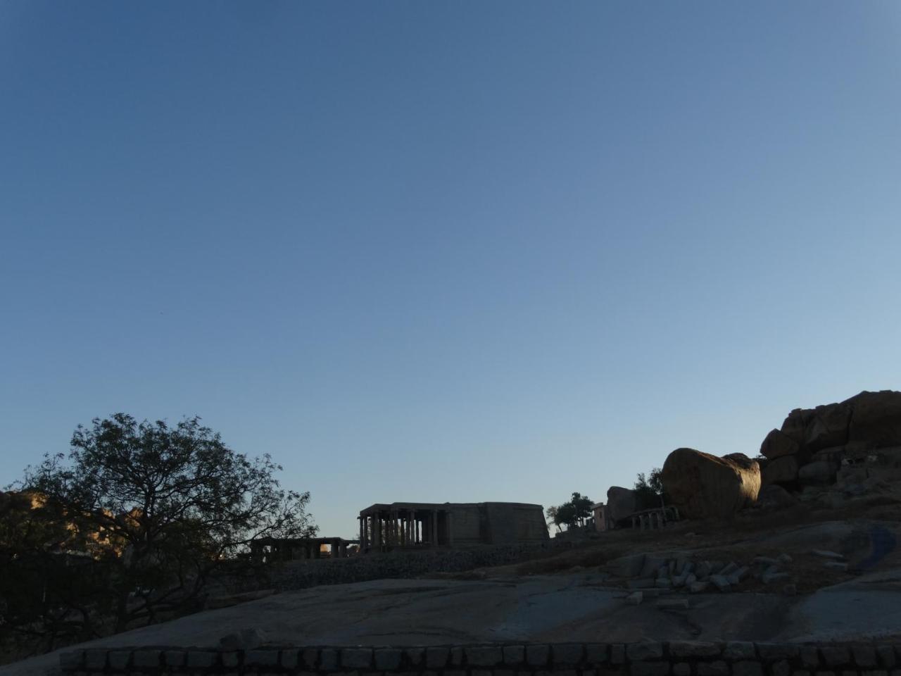 Padmaa Hampi Villa Luaran gambar